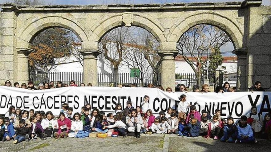 Padres, alumnos y docentes reclaman un nuevo colegio para Malpartida de Cáceres