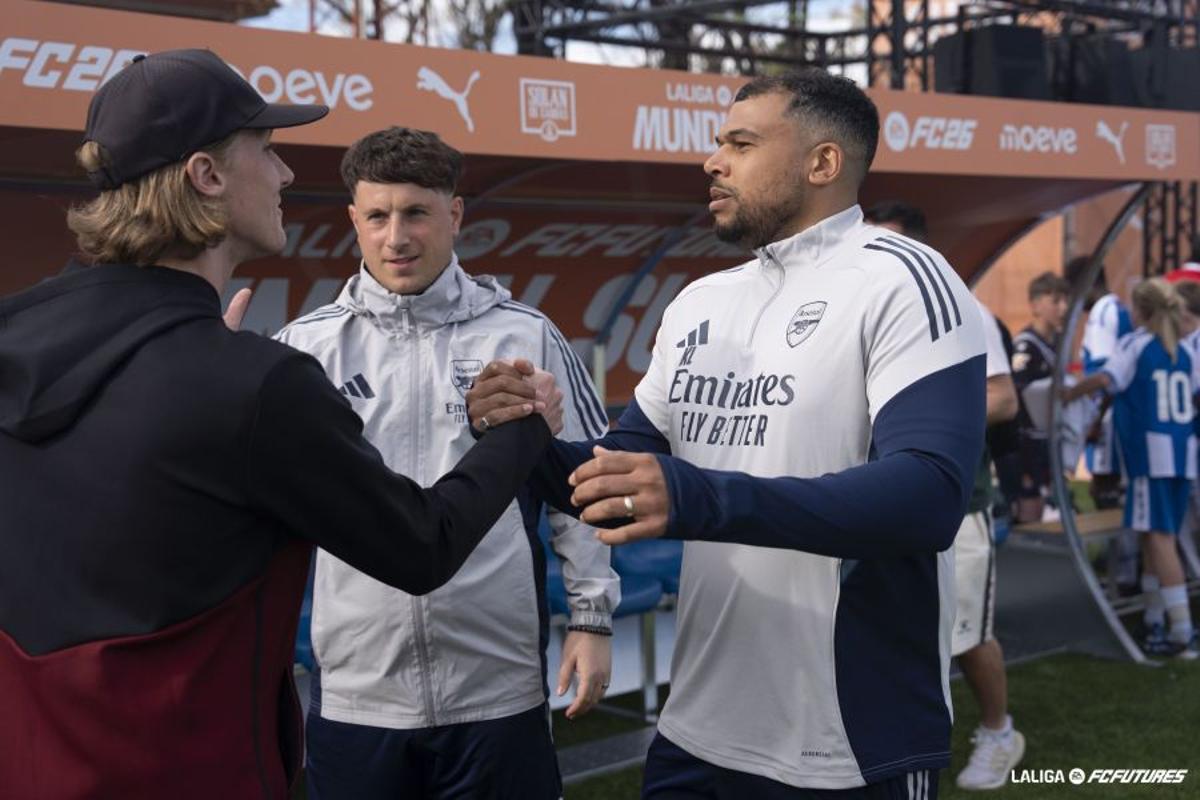 Entrenadores de Byer Leverkusen y Arsenal se saludan con deportividad