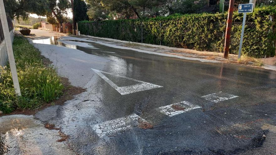 En alguna ocasión algún vecino ha hecho uso de la red de alcantarillado y las aguas residuales han corrido por el asfalto. | L.O.