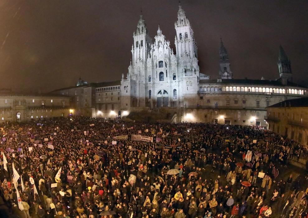 Las imágenes de la jornada de lucha feminista en Santiago