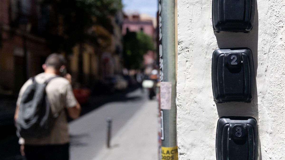 Caja de seguridad para las llaves de un piso de alquiler turístico en Madrid.