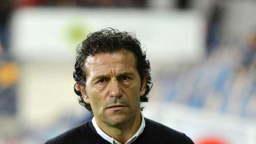 Luisito, entrenador del Pontevedra. // G. Santos