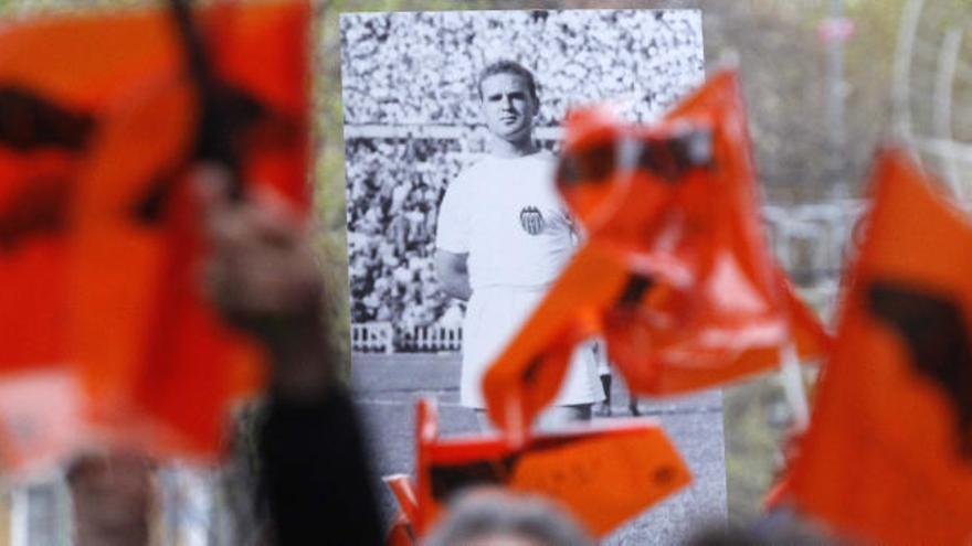 Futbolistas, clubes, instituciones, personalidades... todo el mundo felicita al Valencia CF