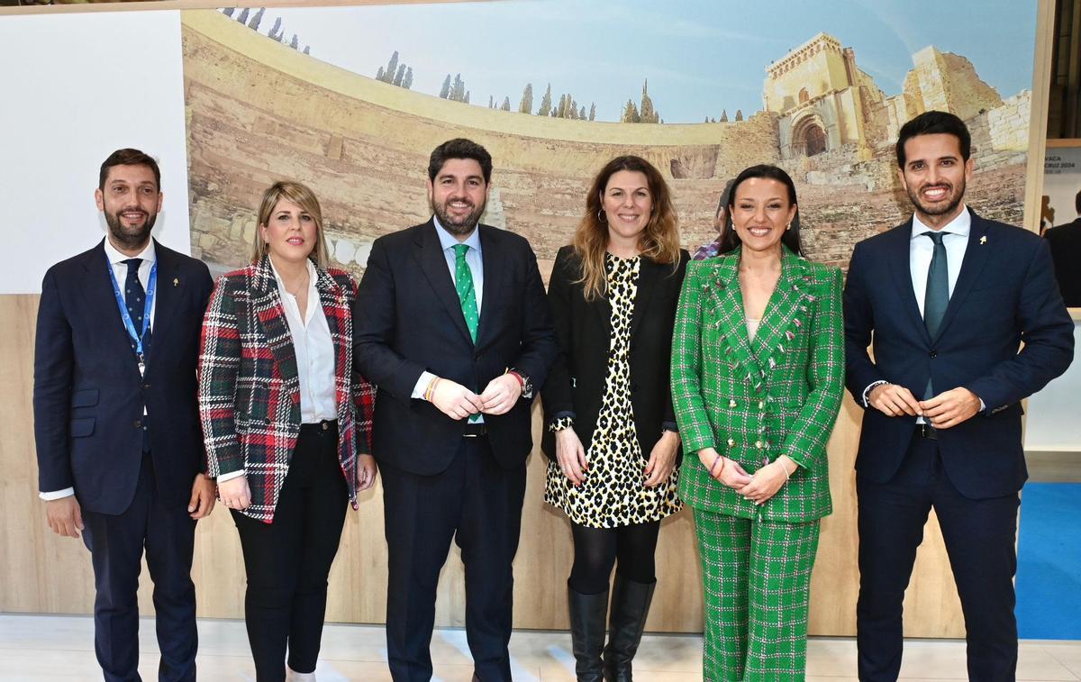 López Miras y Noelia Arroyo han estado en Fitur para hacer oficial el anuncio.