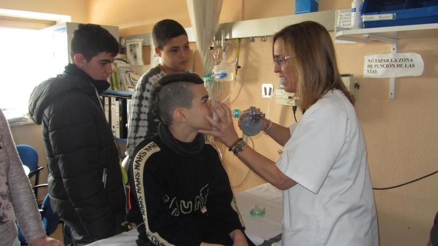 Viista de alumnos del Colegio Tamarit al Hospital General de Elche