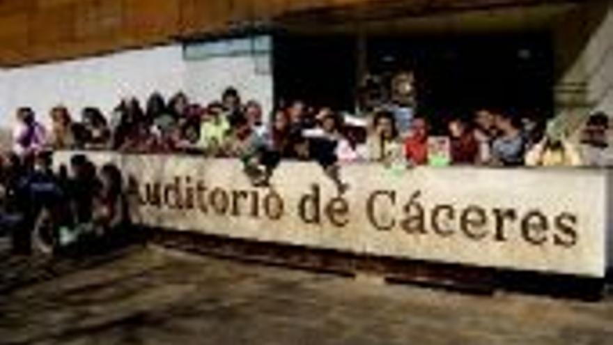 ESCOLARES DE NUÑOMORAL SE ACERCAN A LA MUSICA