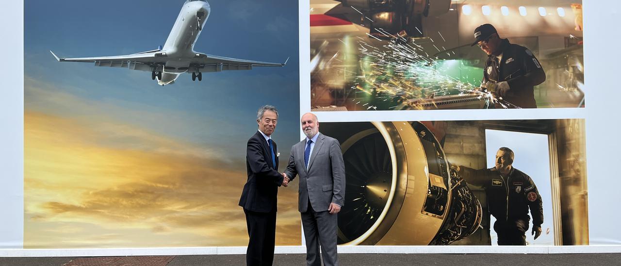 l presidente de MHIRJ, Hiro Yamamoto, y el vicepresidente de Air Nostrum, Miguel Ángel Falcón.