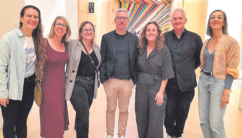 Ana Amoeiro, Irene Jofre, Kika Sagristá, Fran Reus, Jackie Herbst, Diego González y Bea Riera.