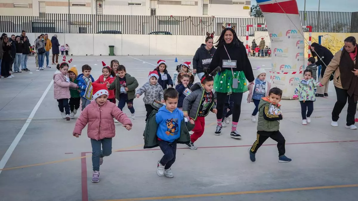 Los niños del Cerro Gordo corren su particular San Silvestre a favor de Valencia