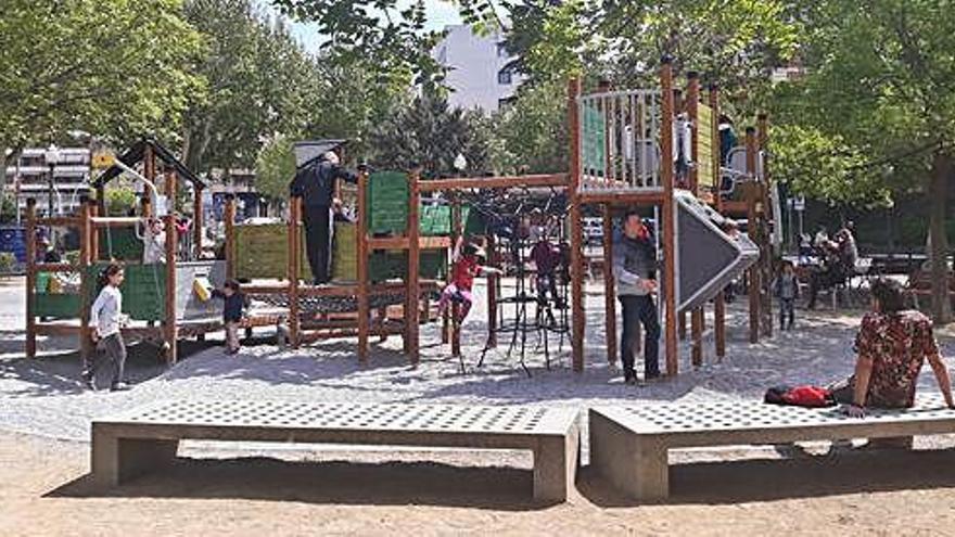 El parc infantil de la plaça Espanya que s&#039;acaba de renovar ha atret molta gent els últims dies