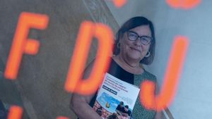 Mònica Baró: "Hi ha nens que no entren en literatura però que llegirien en bucle el llibre dels rècords"