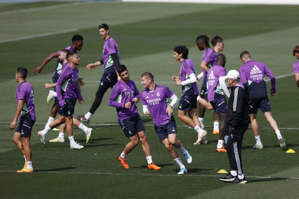 Benzema y Vinicius se ejercitan en el interior de las instalaciones de Valdebebas