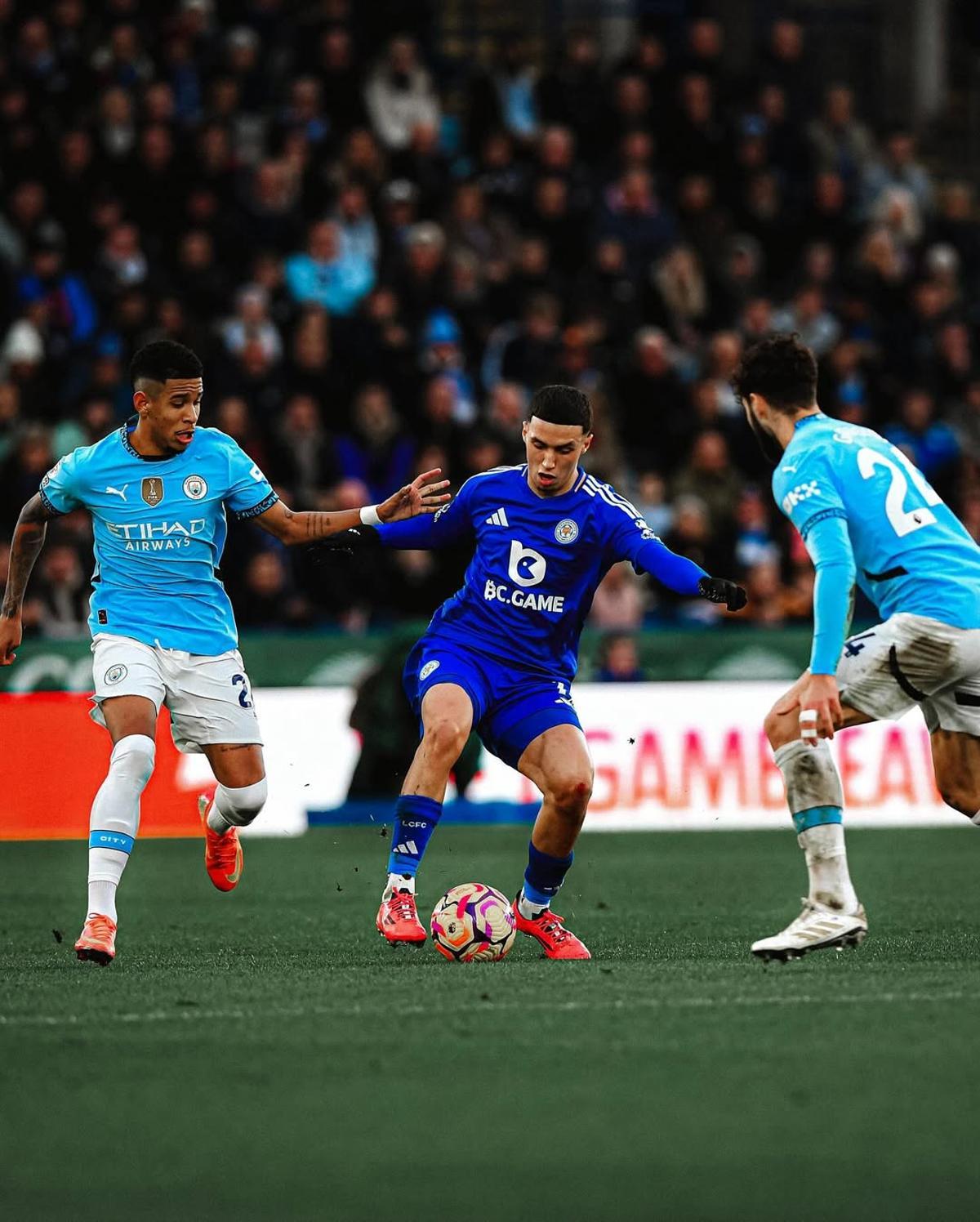 Bilal El Khanouss, durante un partido de Premier contra el Manchester City