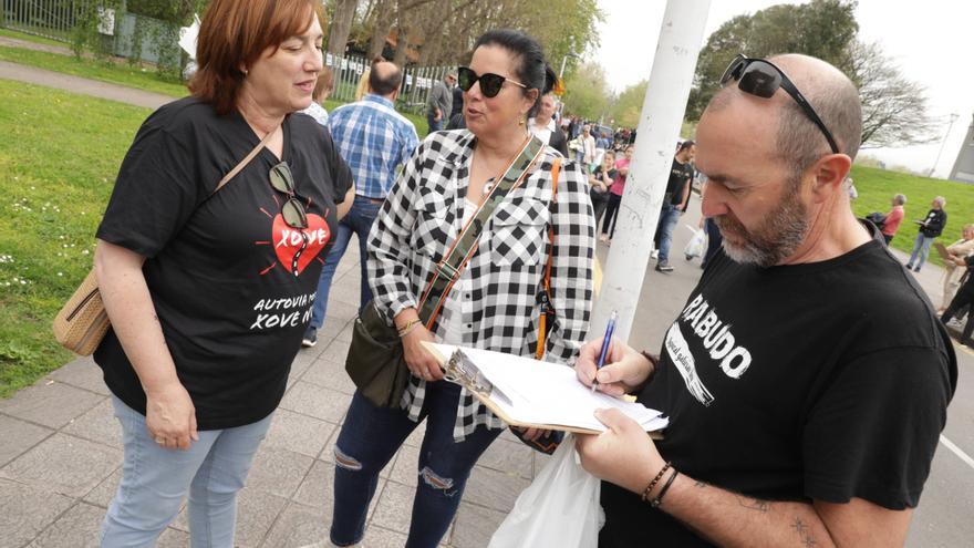 El movimiento vecinal inicia la recogida de firmas por el vial de Jove