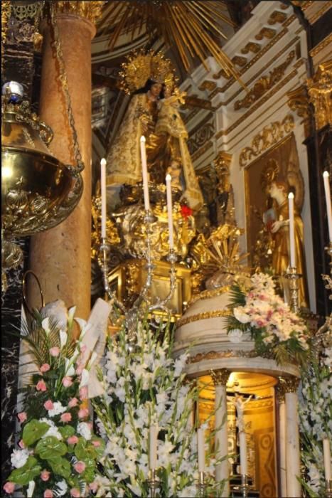 Homenaje de los Floristas a la Virgen de los Desamparados