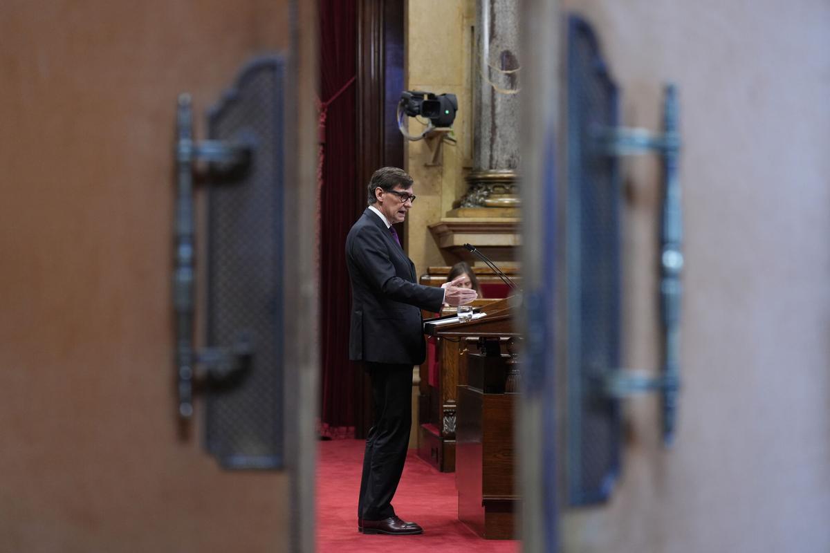 L’oposició acusa Illa de «falta de lideratge» per haver mantingut el viatge a Mèxic malgrat la pesta porcina