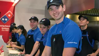 Cuánto gana un trabajador de Domino's Pizza en 2025: sueldo base y complementos
