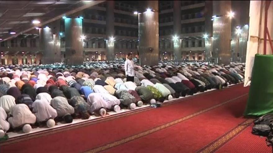 Millones de musulmanes en todo el mundo inician hoy el Ramadán