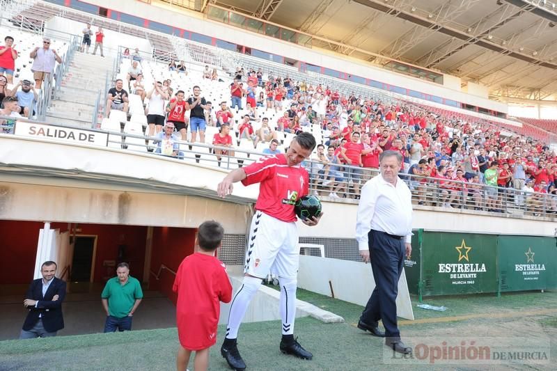 Presentación de Aquino