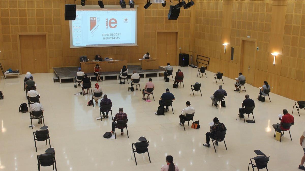 actúa como centro examinador, siendo el que mayor número de candidatos examina, un total de 200 en cada convocatoria.