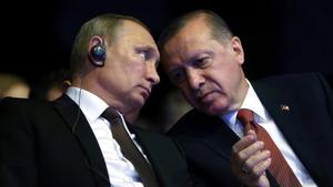 Los presidentes de Rusia, Vladimir Putin, y de Turquía, Recep Tayyip Erdogan, en Estambul. 