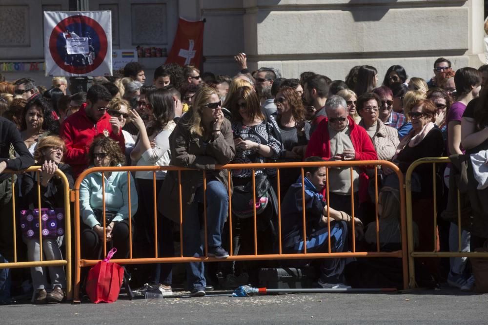 Búscate en la mascletà del 8 de marzo