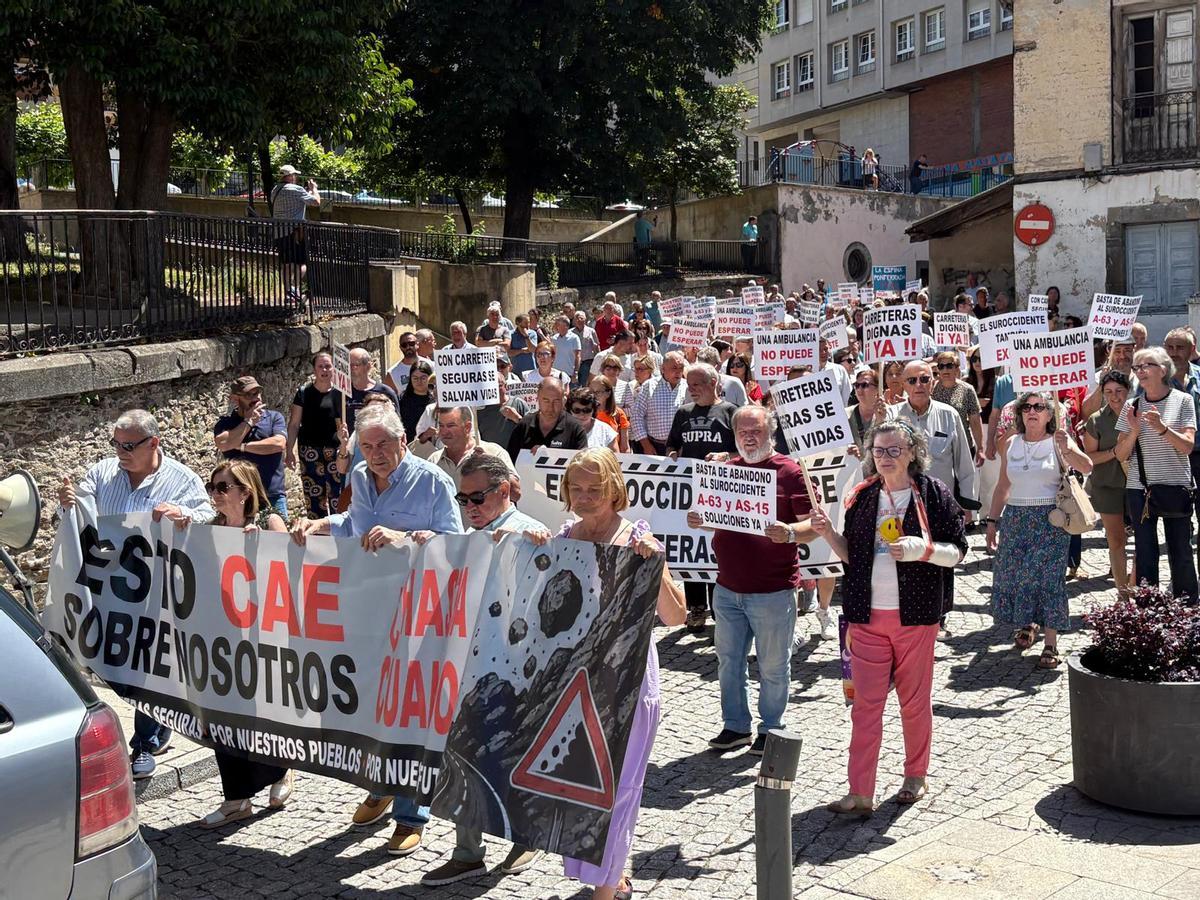 Así fue la manifestación en Cangas del Narcea para exigir unas carreteras dignas