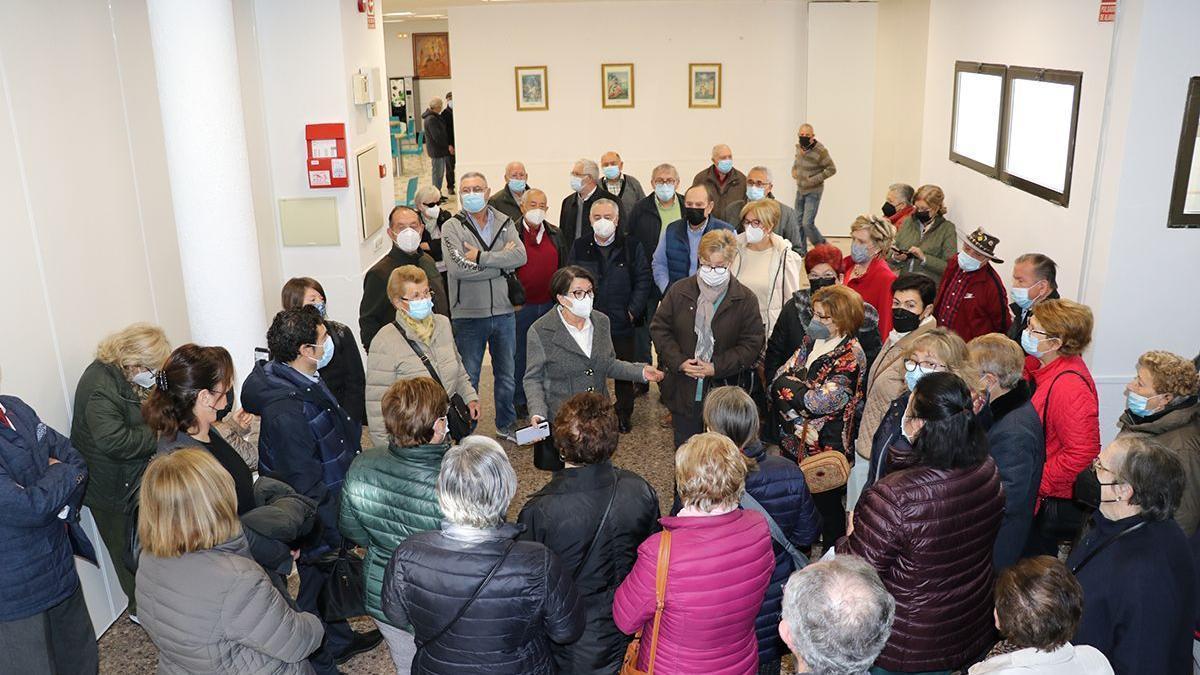 Pensionistas y jubilados en el Hogar de las Personas Mayores de Llíria