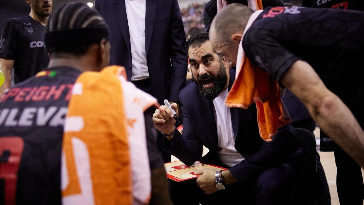 Ramón Díaz és la cara nova a la banqueta del Granada aquesta temporada