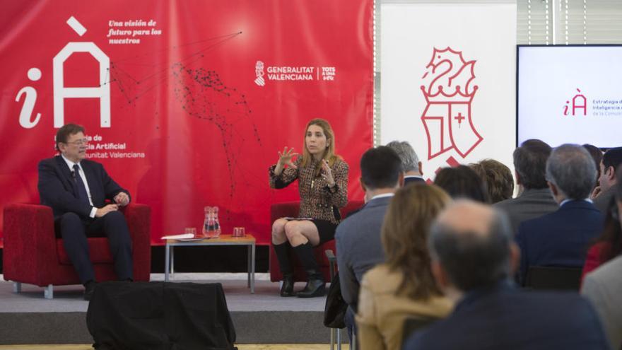 Ximo Puig y Nuria Oliver, ayer en la Ciudad de la Luz, en Alicante.