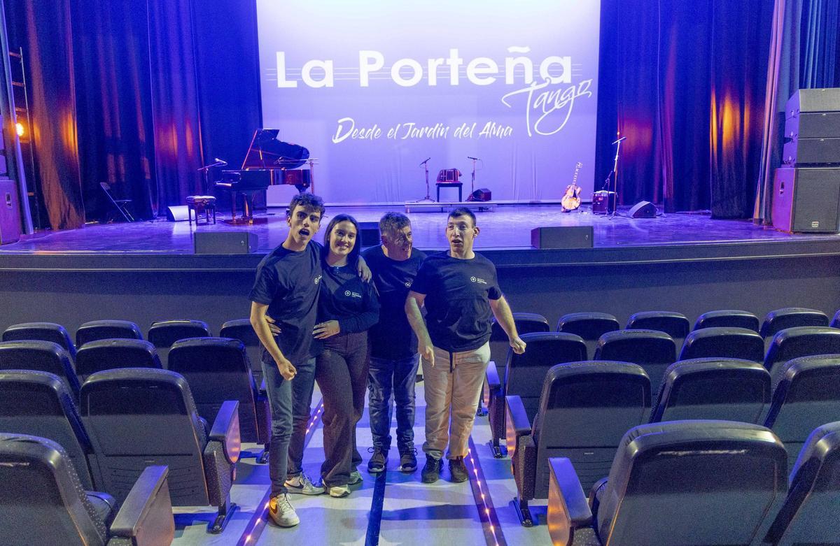 Personas con discapacidad intelectual, acomodadores en la Casa de Cultura de Mutxamel