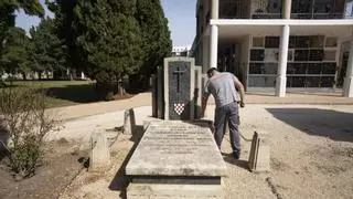 El Gobierno ordena retirar el escudo fascista del panteón del nazi croata enterrado en Carcaixent y dar a conocer sus crímenes
