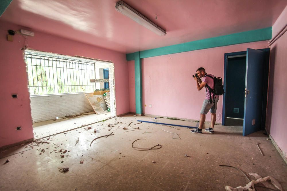 El colegio Miguel Cervantes en la desidia