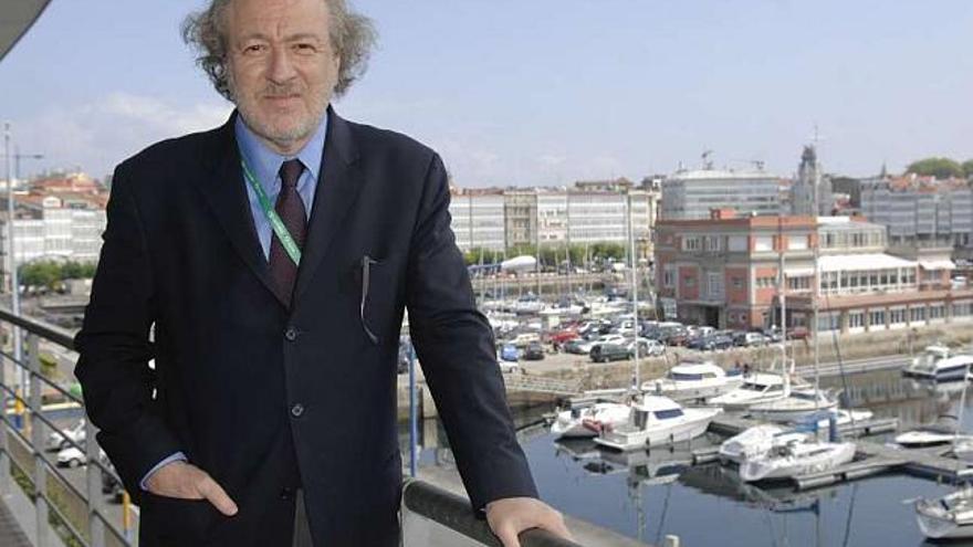 El doctor William Breitbart, ayer, en la terraza de Palexco de A Coruña. / fran martínez