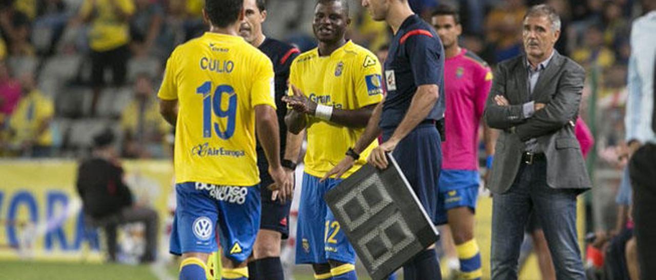 Momento del cambio de Culio por Wakaso