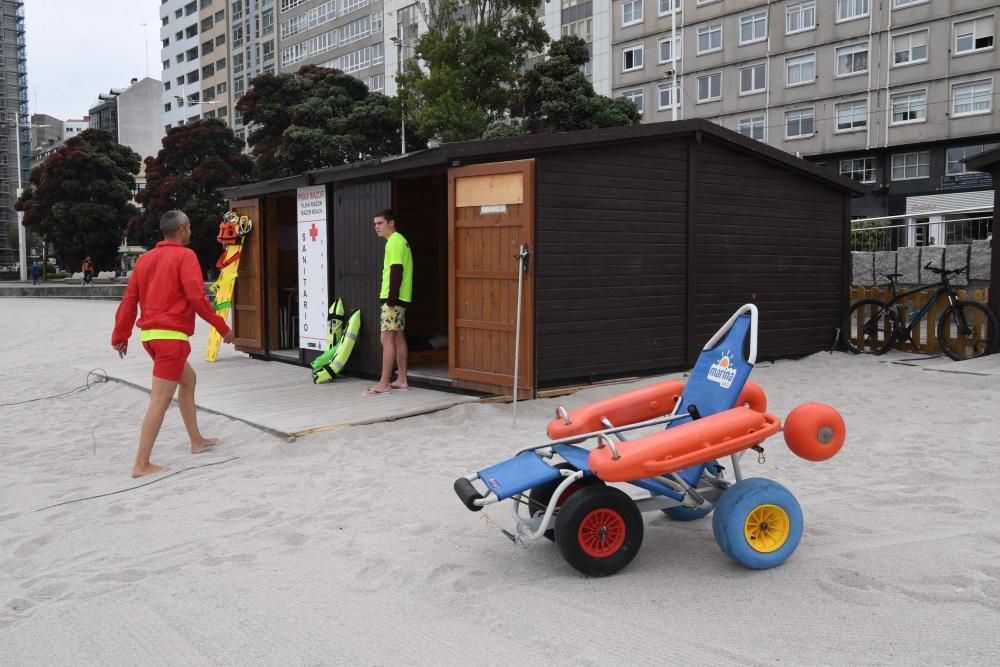 Las playas de A Coruña ya tienen socorristas