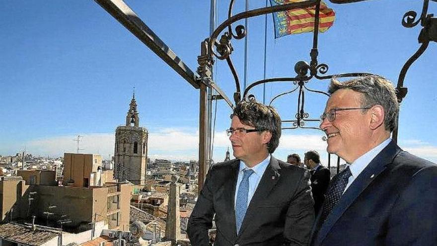 Carles Puigdemont i Ximo Puig, al terrat del Palau de la Generalitat Valenciana