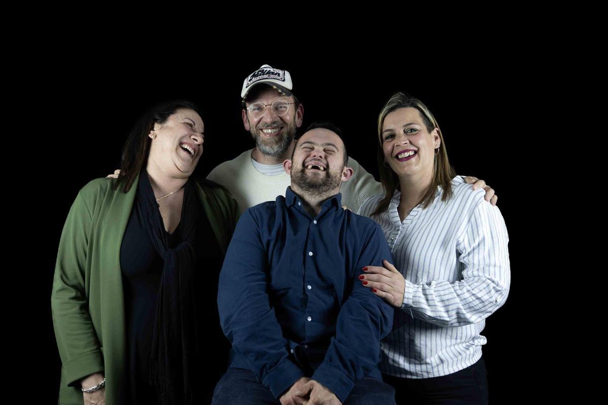 Maria Jesus Gómez, Dir. Clinica Uner. Salva Monleón, dir. corto. Paco Moya, Actor. Lidia Moya, Hermana de Paco.