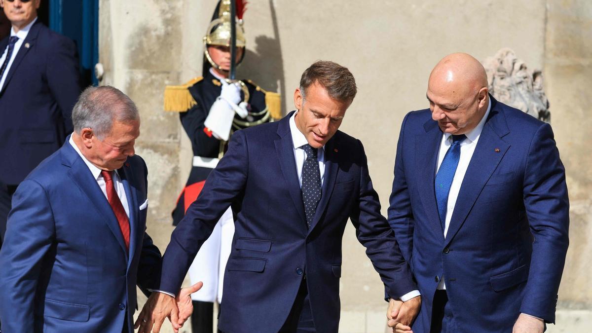 Macron reúne en París al presidente del Líbano y el rey de Jordania para impulsar el refuerzo del Ejército libanés