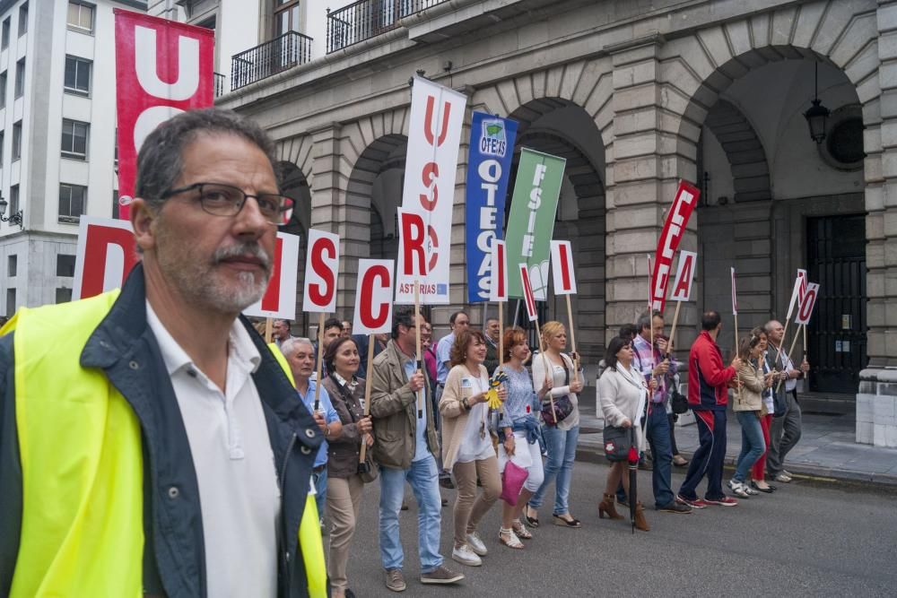 Manifestación convocada por los sindicatos de la enseñanza concertada