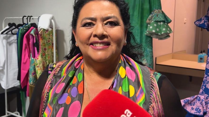 María del Monte derrocha arte en la Feria de Málaga con Inmaculada Casal entre bambalinas