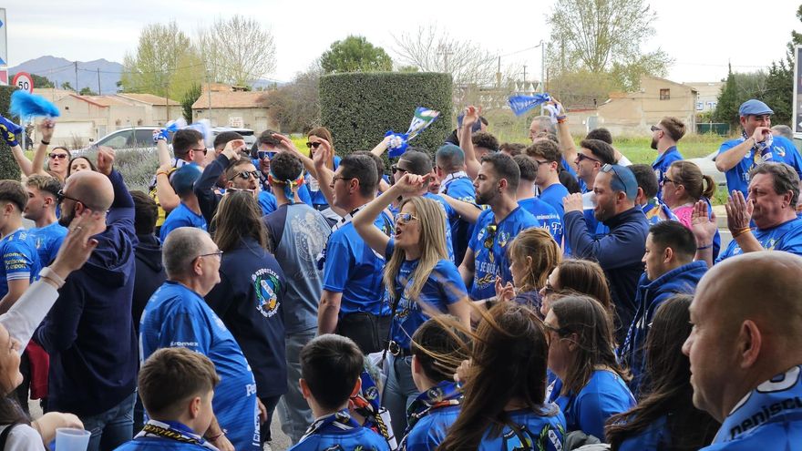 Galería | La afición del Peñíscola tiñe Murcia de azul en la Copa de España