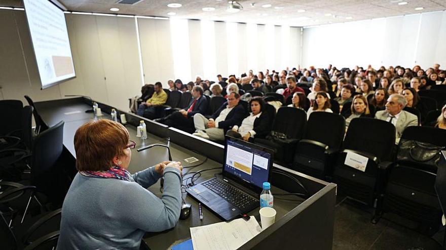 Más de 150 profesores y estudiantes acudieron ayer a la jornada sobre inclusión educativa.