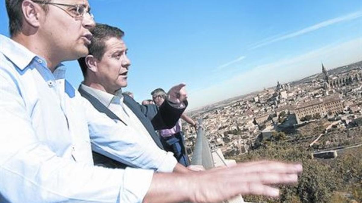 César Luena y el secretario general del PSOE de Castilla-La Mancha, Emiliano García-Page, ayer en Toledo.