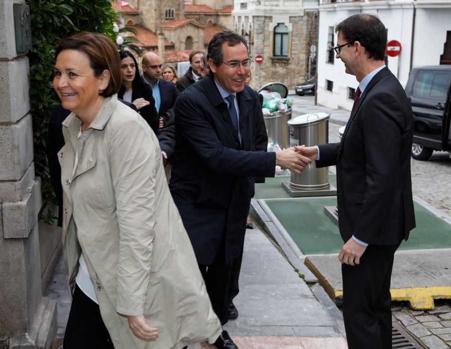 Íñigo de la Serna, de visita en Gijón