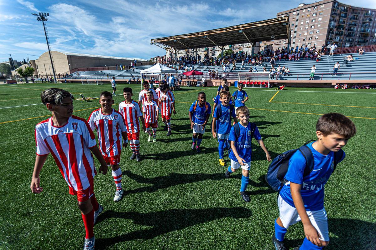 La Mina celebra su primera Champions infantil