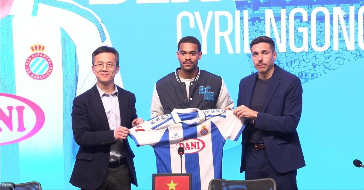 Ndonge usará el dorsal '16'. En su presentación estuvo acompañado de Mayo Ye y Unai Ezkurra