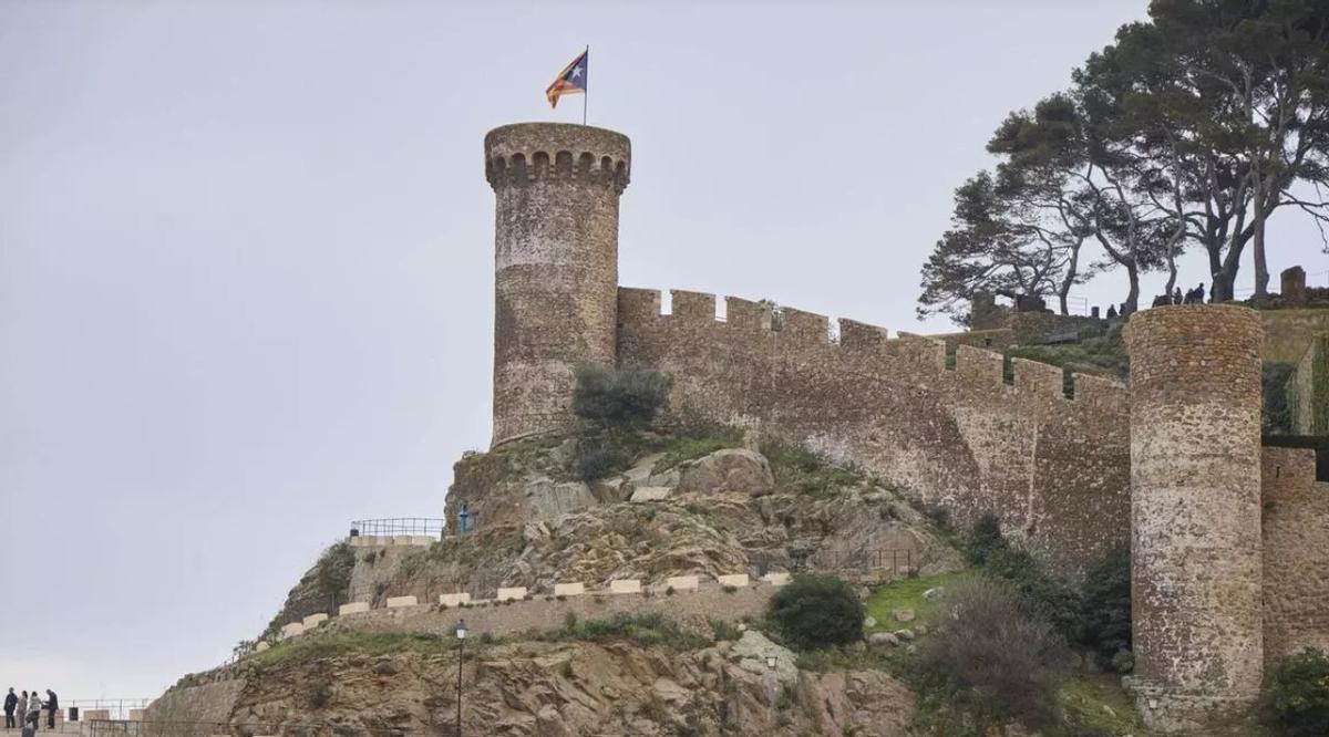 Un tram de la muralla de Tossa de Mar, en una imatge d'arxiu.