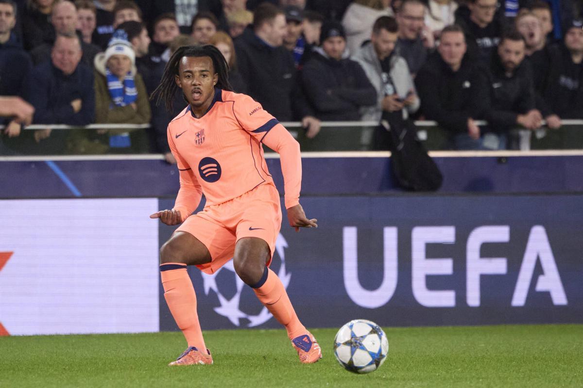 Jules Koundé tuvo que ser sustituido con molestias