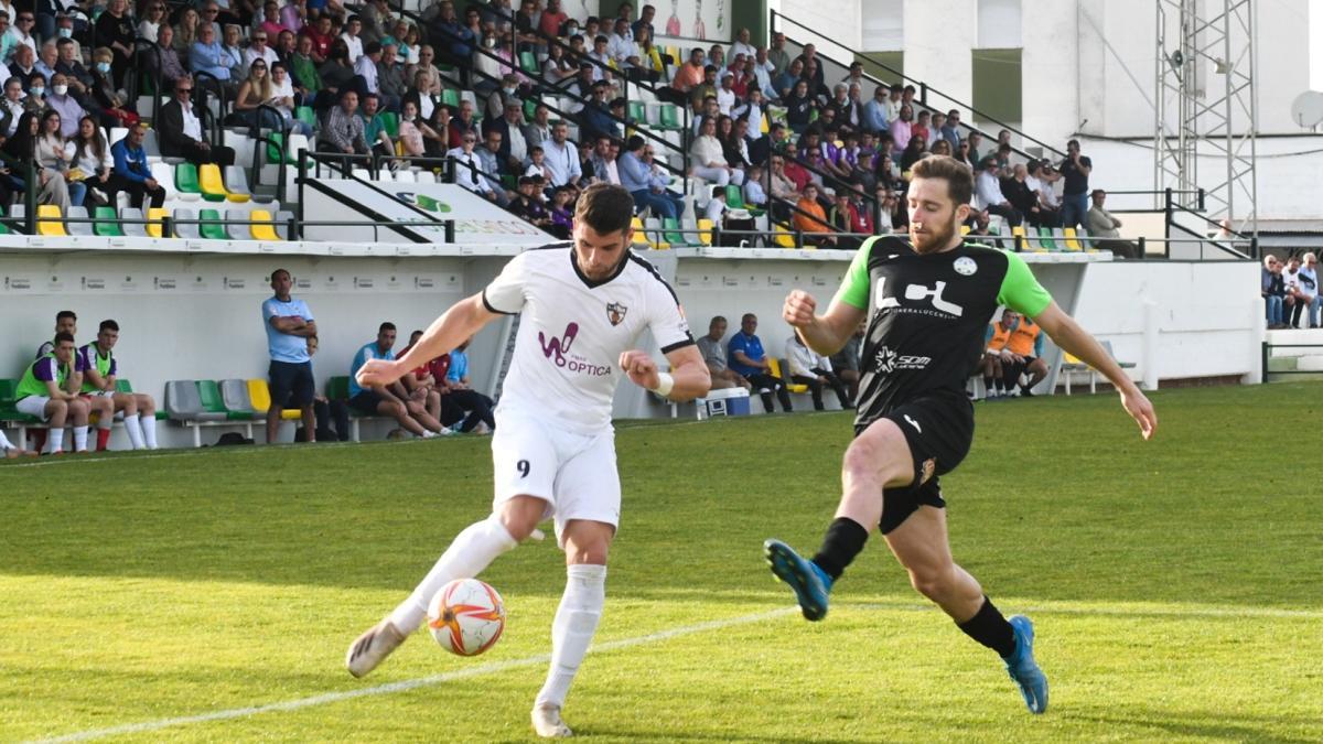 Una jugada del derbi Pozoblanco-Ciudad de Lucena.